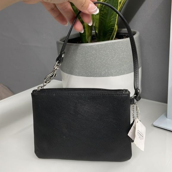 Coach Darcy leather bow wristlet - Picture 4 of 11